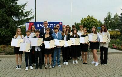 Zdjęcie do Gmina Brześć Kujawski, w partnerstwie z firmą LPP, po raz drugi przyznała stypendia uczniom lokalnych szk&oacute;ł podstawowych