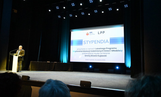 Zdjęcie do 75 uczni&oacute;w otrzymało stypendia Burmistrza Brześcia Kujawskiego